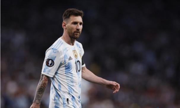 复合后我改掉了男友嫌弃的所有缺点，不闹不查岗，副驾上发现别的女人口红，